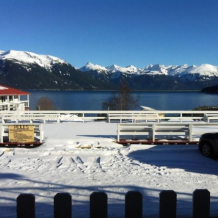 Captain'S Choice Motel Haines 外观 照片