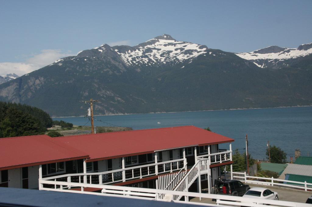 Captain'S Choice Motel Haines 外观 照片