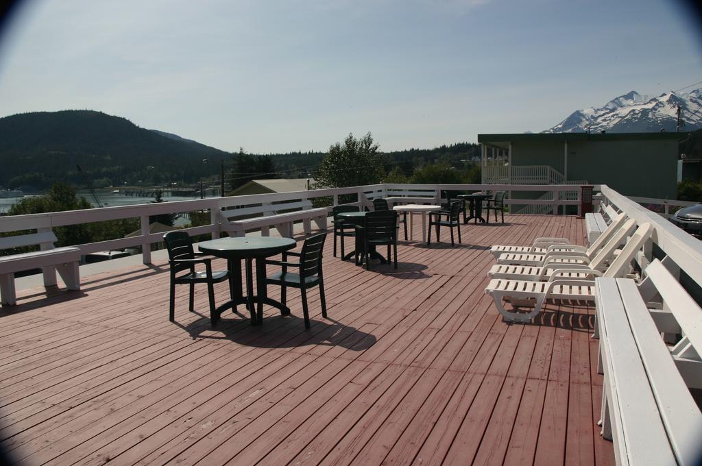 Captain'S Choice Motel Haines 外观 照片