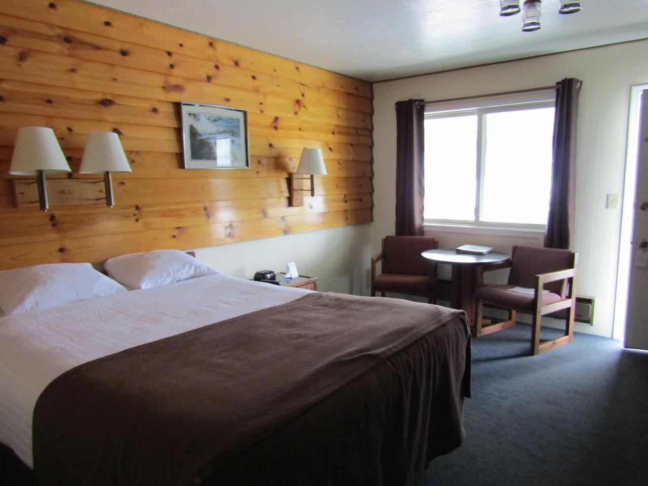 Captain'S Choice Motel Haines 外观 照片