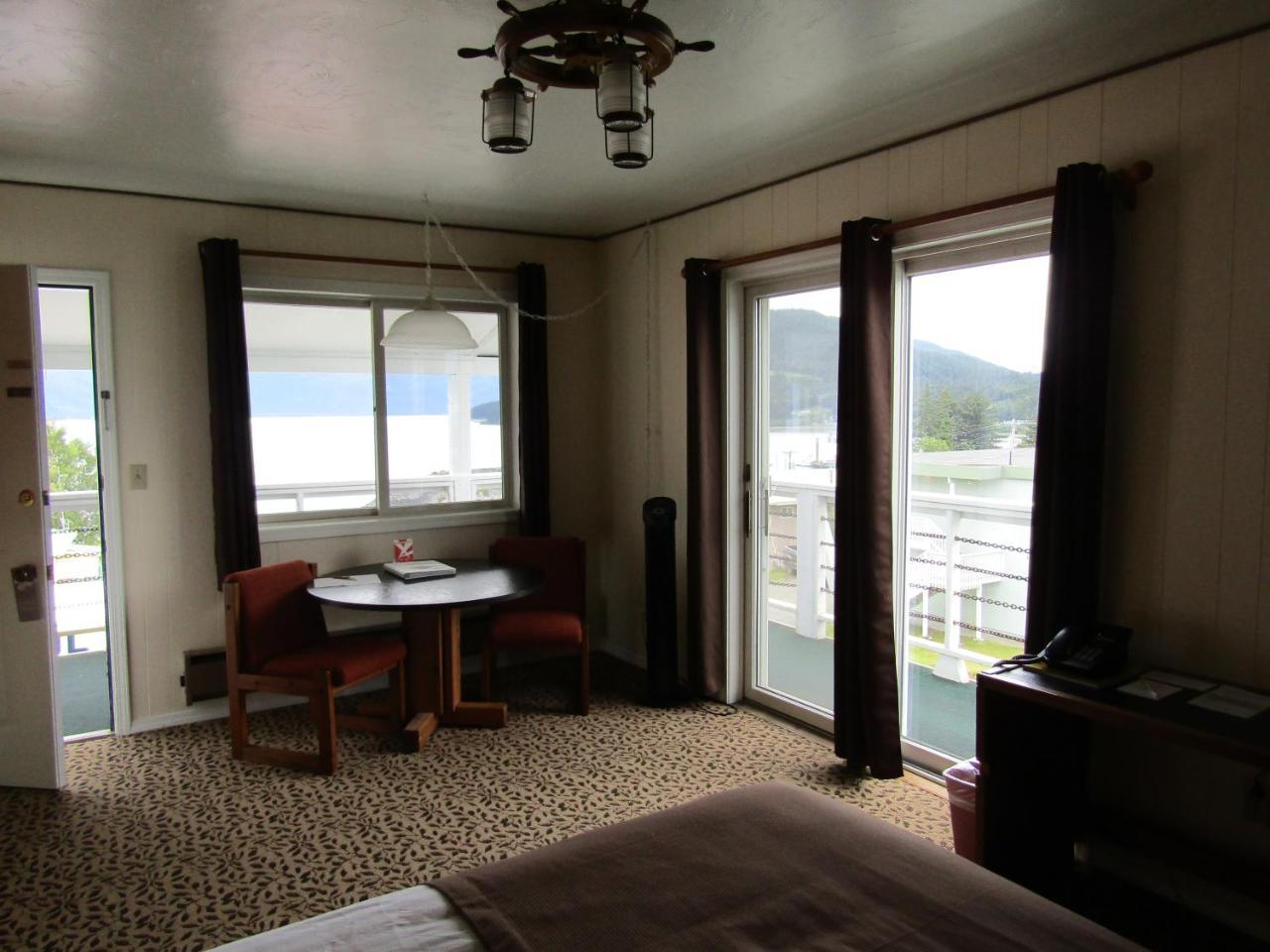 Captain'S Choice Motel Haines 外观 照片