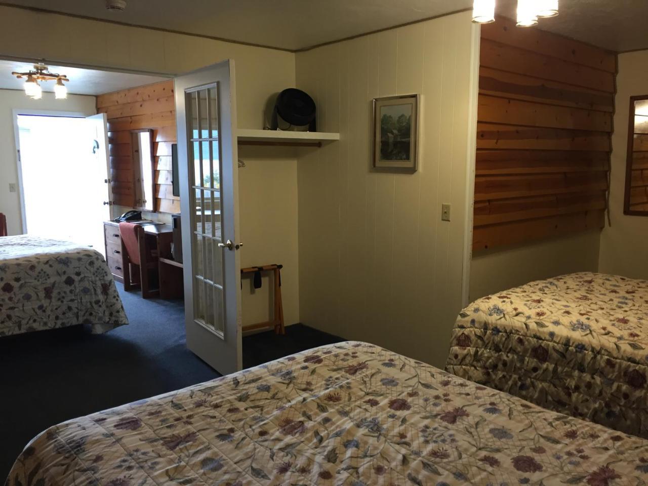 Captain'S Choice Motel Haines 外观 照片