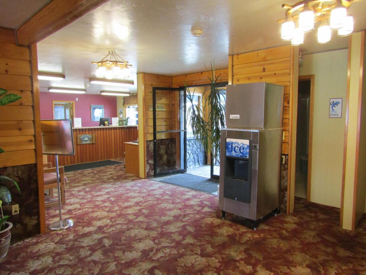 Captain'S Choice Motel Haines 外观 照片