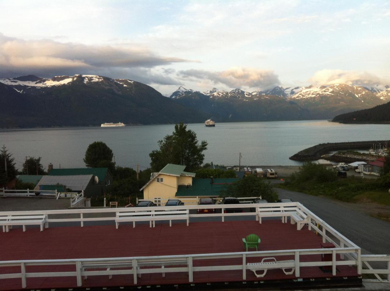 Captain'S Choice Motel Haines 外观 照片