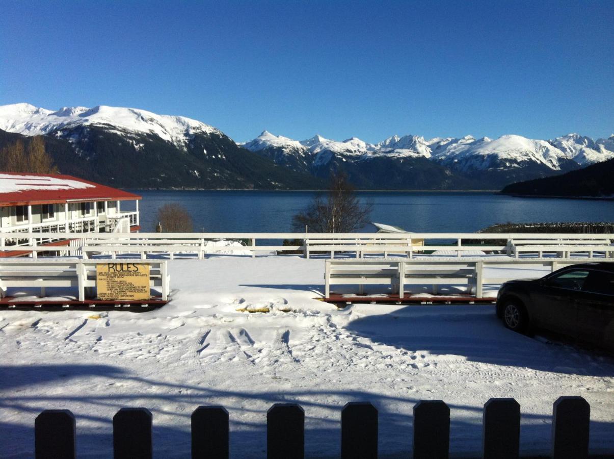 Captain'S Choice Motel Haines 外观 照片